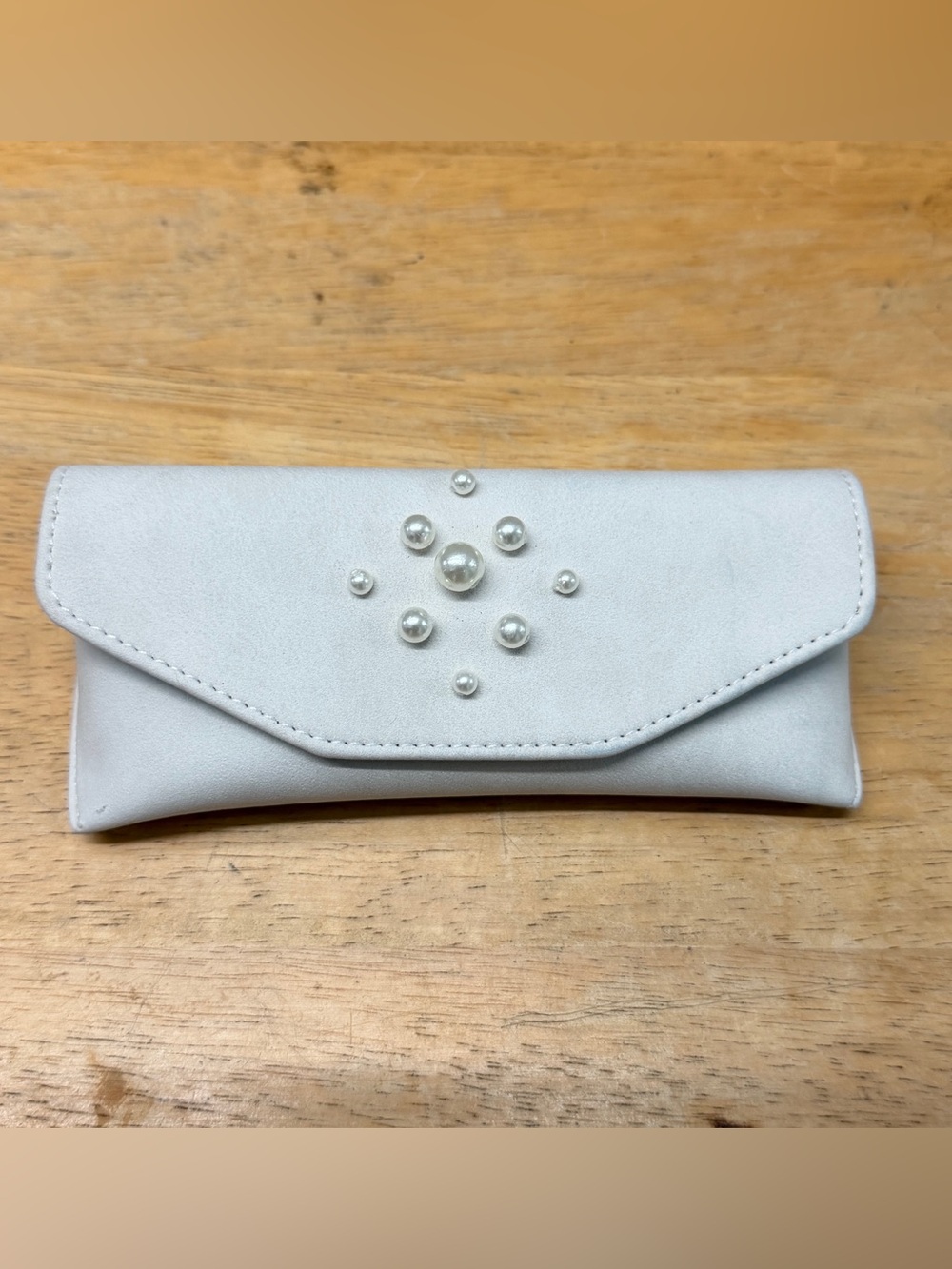 Betsey Johnson Pearl Studded Eyeglass Case White Suede Blue Satin‎ Interior